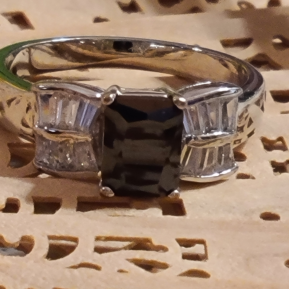 Size 9 black stone very pretty